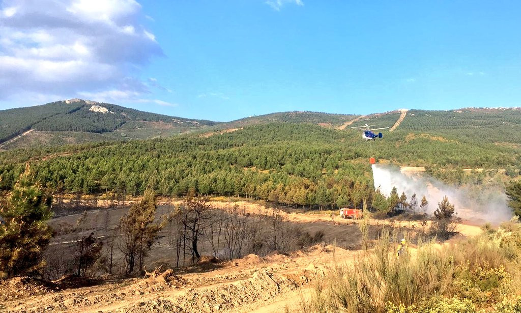 Helicoptero apagando incendio en verin foto de brif tabuyo