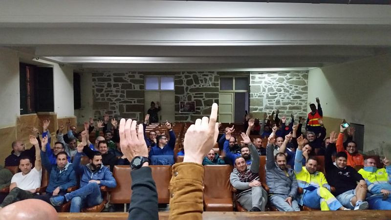 Asamblea trabajadors ambulancias ratifica el acuerdo