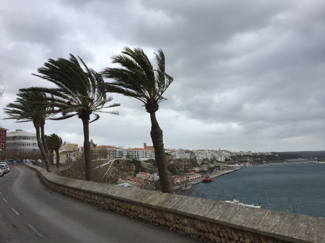Menorca y el norte de Mallorca, en aviso naranja este martes por oleaje