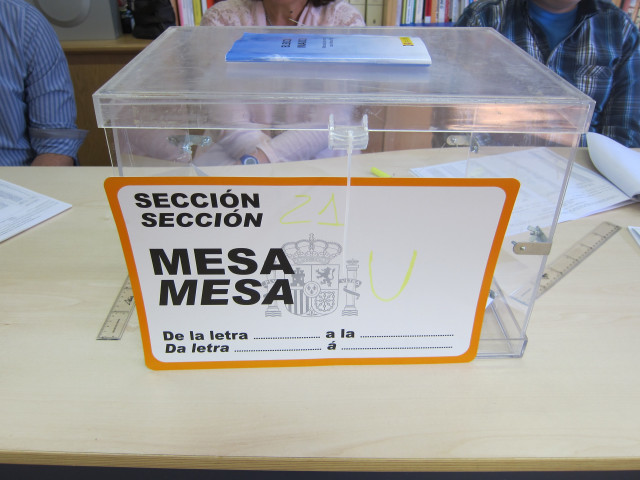 Urna electoral en Santiago de Compostela.
