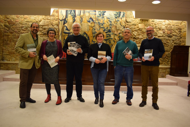 La colección 'Terra Nomeada' amplía a Trabada, A Estrada, Ames, Begonte y Rábade