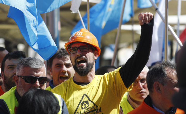 Operarios de Alcoa, Ferroatlántica y Celsia marchan unidos para salvar las industrias