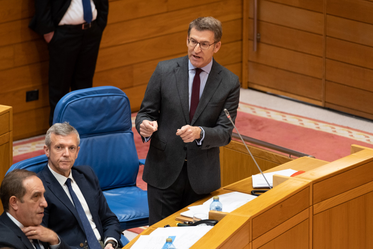 Feijóo afirma que el PPdeG pagó el cambio de sus billetes para retornar de EE.UU