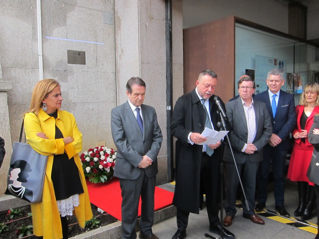 Vigo recuerda a las víctimas del accidente de un autobús escolar en el río Órbigo en su 40 aniversario