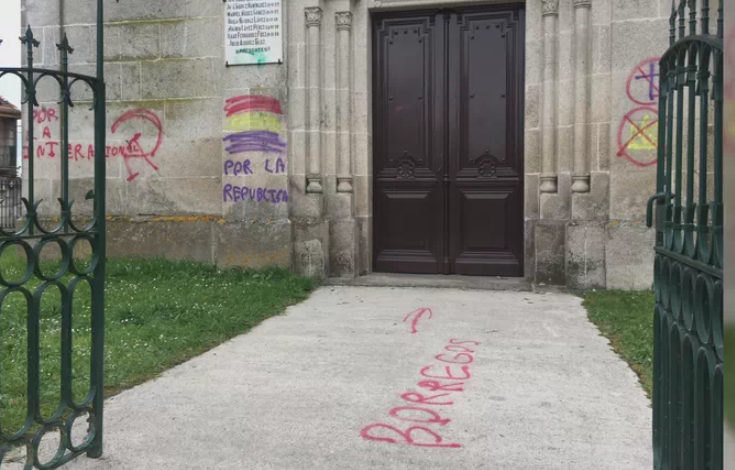 Ourense iglesia pintadas maside