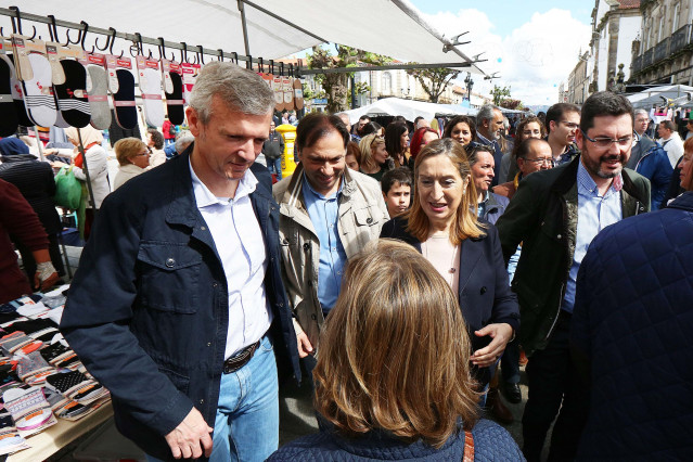 28A.- Alfonso Rueda Y Ana Pastor Visita El 'Mercado Dos Xoves' De Tui (Pontevedra)