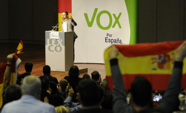 Santiago Abascal visita A Coruña en un acto de campaña electoral