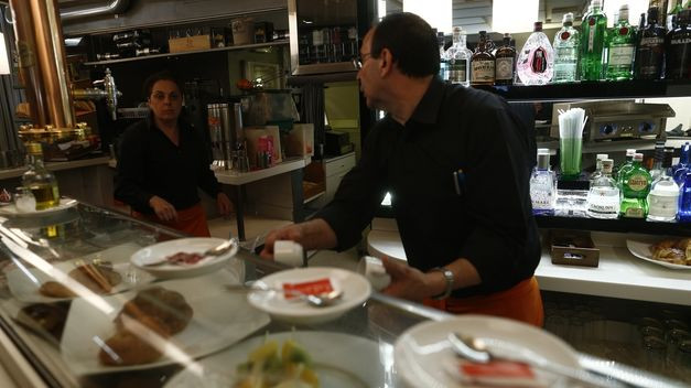 Galicia foi a comunidade na que menos medrou o emprego no sector servizos