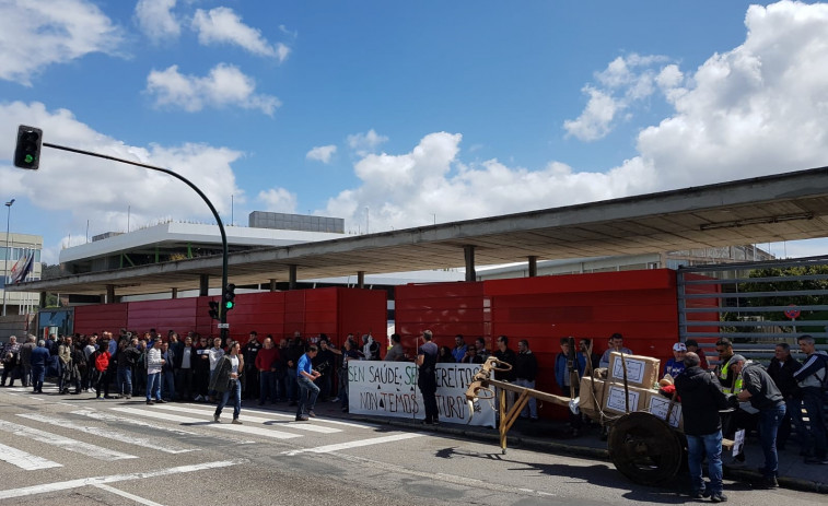 Trabajadores de Citroën PSA Vigo se manifiestan ante el 