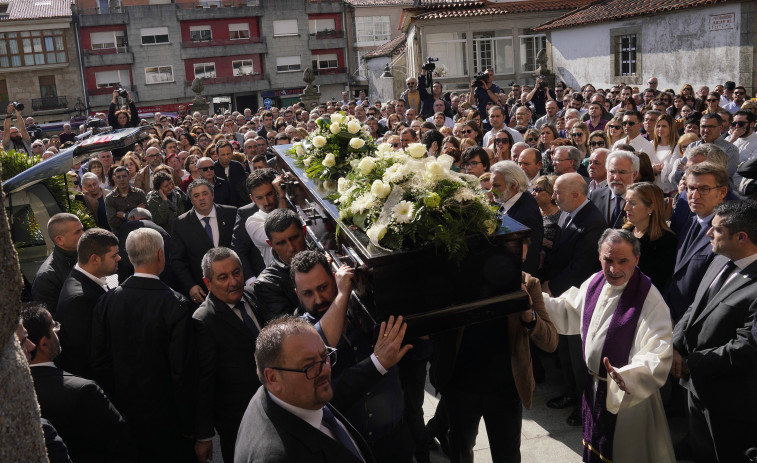 Multitudinario adiós a los dos jóvenes gallegos fallecidos en los atentados