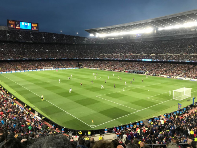 Leo Messi se recrea en su templo y acerca al Barça a la final