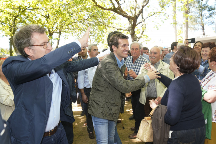 Feijóo arropa a Casado y aspira a recuperar el voto de los contrarios a la 