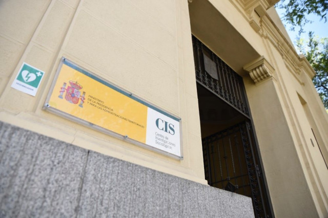 Expectación ante la macroencuesta del CIS sobre elecciones municipales, europeas y autonómicas del 26-M