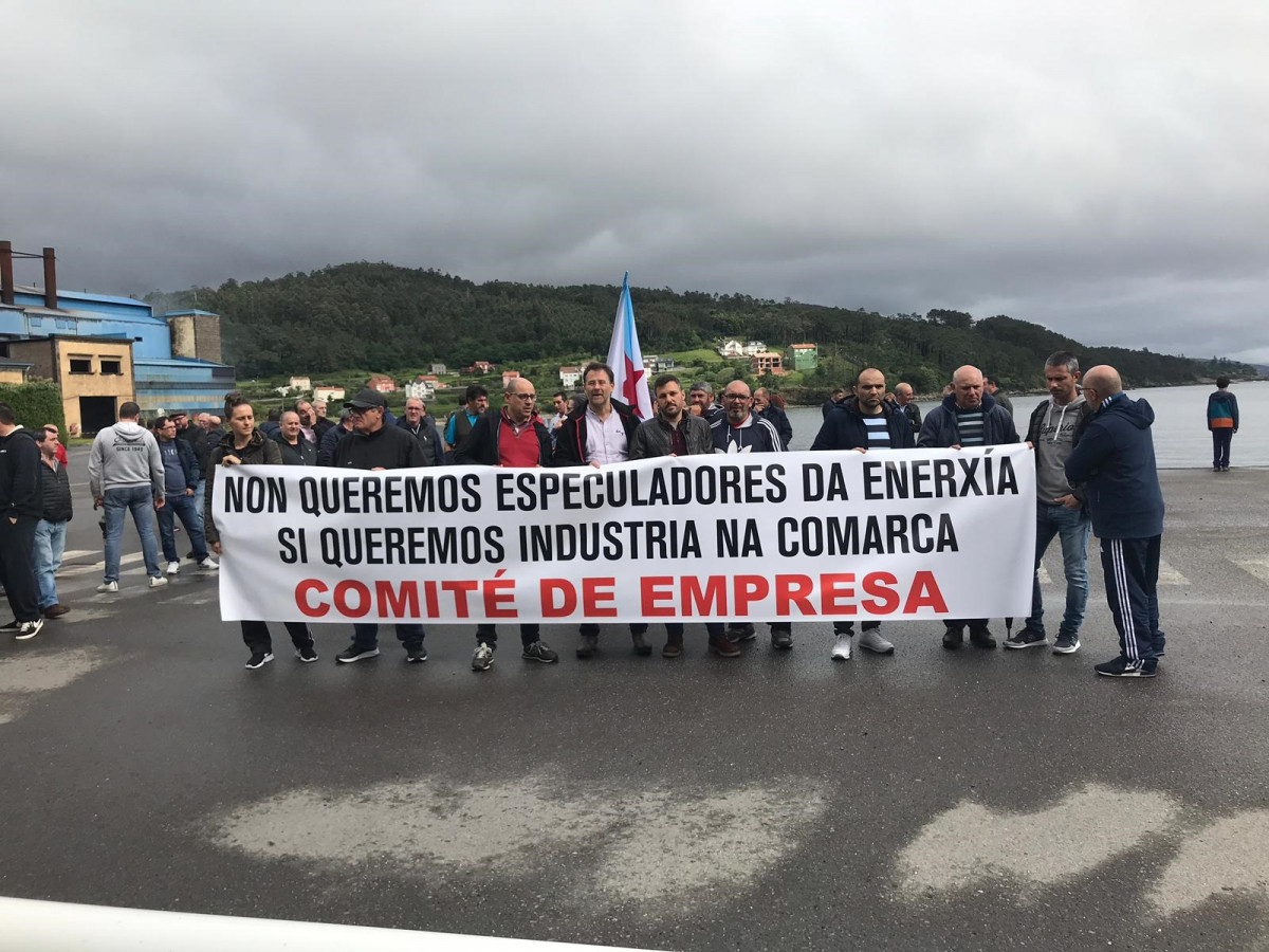 Trabajadores de Ferroatlántica en Cee y Dumbría (A Coruña) se movilizan contra 