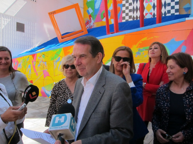 TURISMO.- Abel Caballero avanza que Peinador contará con conexiones 'low cost' a Barcelona, Londres y otras dos ciudades