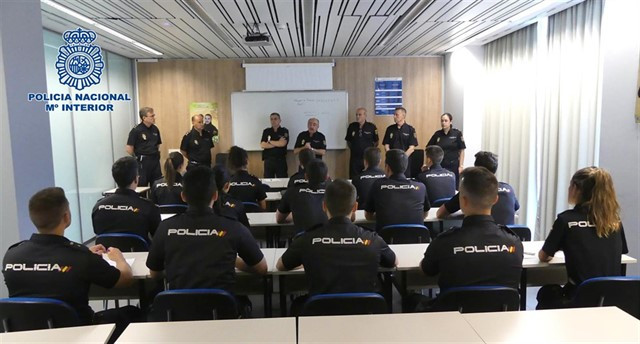 200 agentes participan este martes en un curso para combatir la piratería en la red