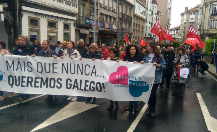 Miles de personas salen a la calle  para exigir 'Máis que nunca, Queremos Galego!'