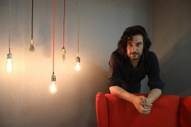 El periodista y escritor Manuel Jabois presenta su novela 'Malaherba'