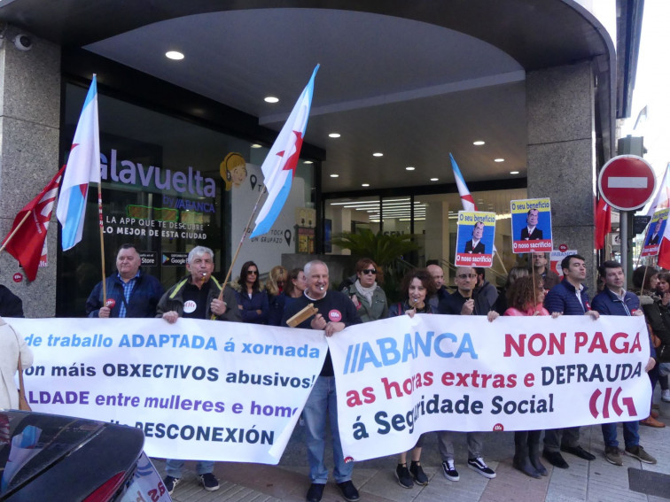 Nuevas protestas contra la sobrecarga de trabajo en Abanca y el ERE del Santander