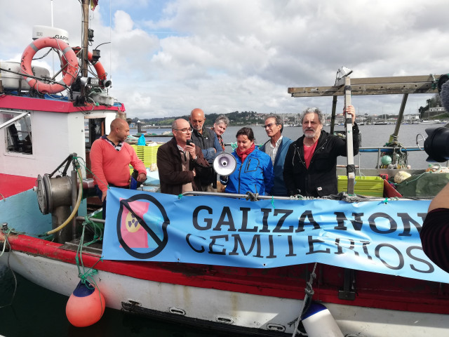 26M.-Ana Miranda (BNG) Y El Escritor Manuel Rivas Reclaman La Retirada De Residuos Radioactivos En La Costa Gallega