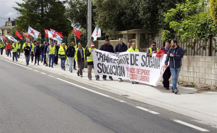 Marcha en Cerdeda para pedir la readmisión de ocho despedidos en SOGAMA
