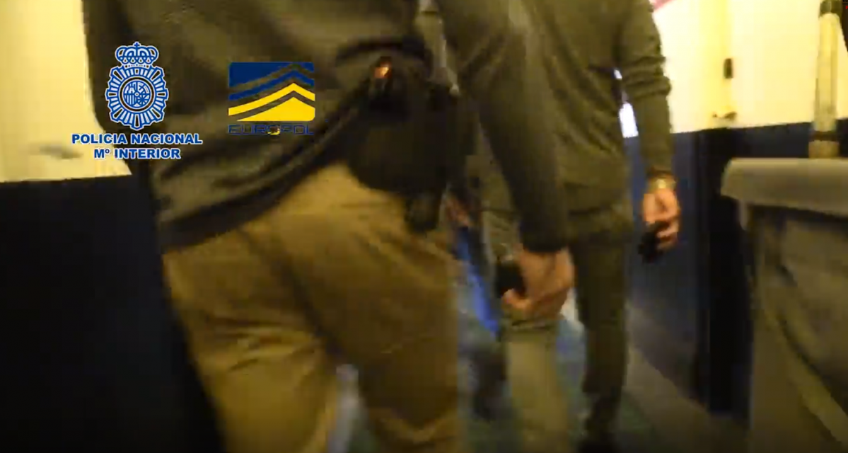 Operacion oikos detenciones policia pistola