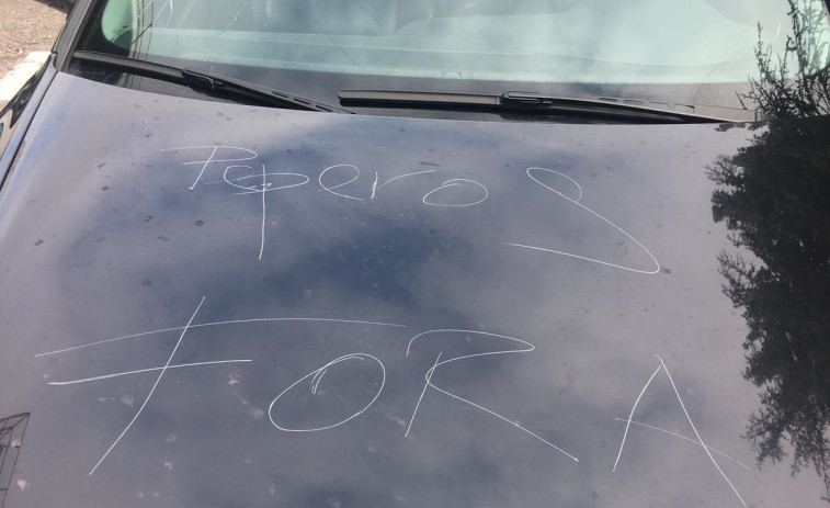 Atacan el coche de un líder del PP en Ourense