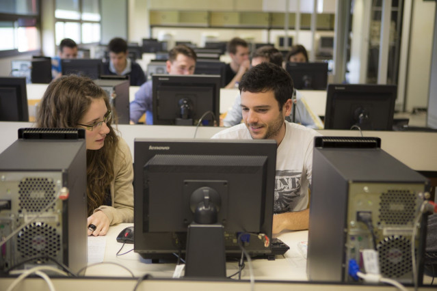 Tres de cada cuatro titulados por la UPNA trabajan en empleos acordes con sus estudios a los 3 años de terminar el grado