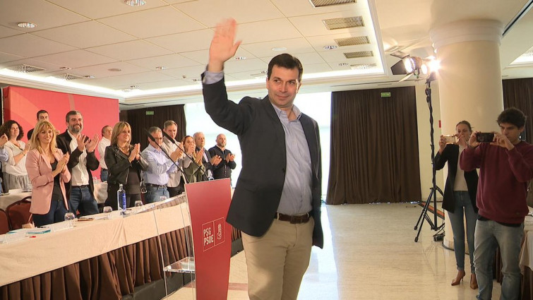 ​Las renuncias de Losada y Villoslada dan vía libre para la llegada de Caballero al Parlamento