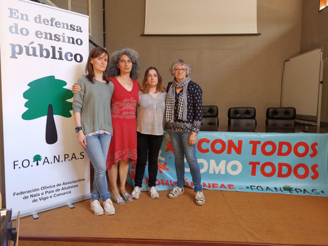 Tres familias de Vigo denuncian la retirada de un cuidador que atendía a niños con necesidades especiales en su colegio
