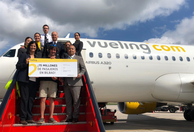 Vueling celebra los 15 millones de pasajeros con la llegada de su quinto avión basado en Loiu