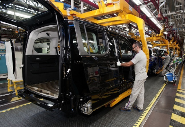 La fabricación de vehículos en España cae un 16% en el mes de abril