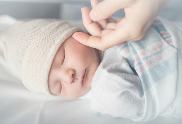 Así deberían ser las primeras horas de vida de un bebé