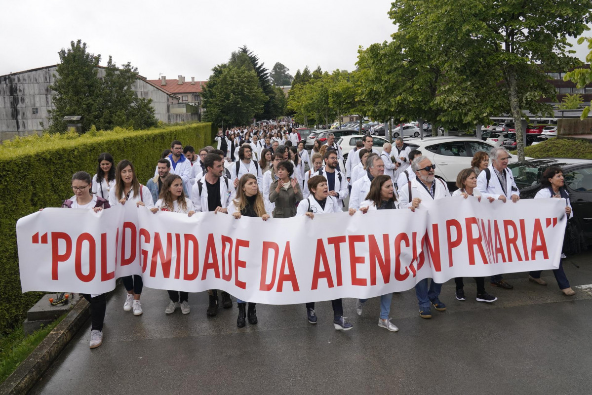 Manifestación en Santiago de  Compostela de los médicos de Atención Primaria de Galicia para solicitar mayor tiempo de atención a sus pacientes