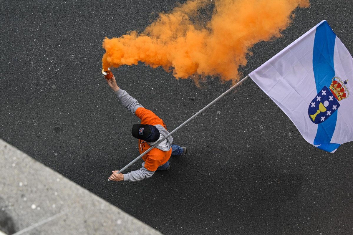Manifestantes de Alcoa marchan por un futuro para la industria electrointensiva  en A Coruña
