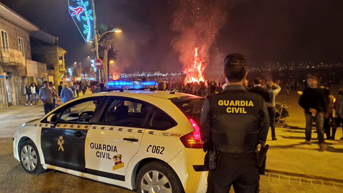 Guardia civil san xoan san juan coche agente playa