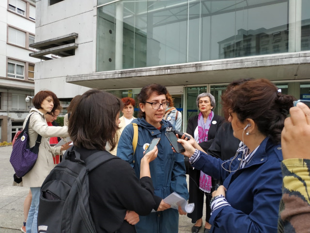 La Plataforma Ciudadana contra la Impunidad de la Carioca presenta firmas en Lugo.