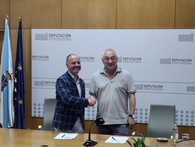 El secretario provincial del PSdeG-PSOE en Pontevedra, David Regades, y el vicepresidente de la Diputación provincial, César Mosquera, del BNG.