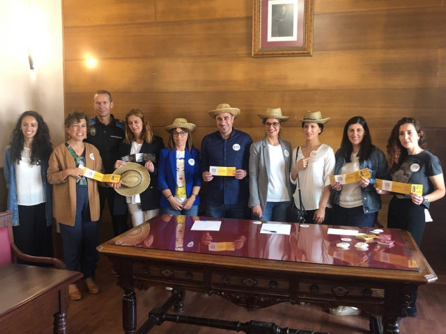 Técnicas de la Diputación de Pontevedra explican la campaña de igualdad para festivales en el Ayuntamiento de Caldas
