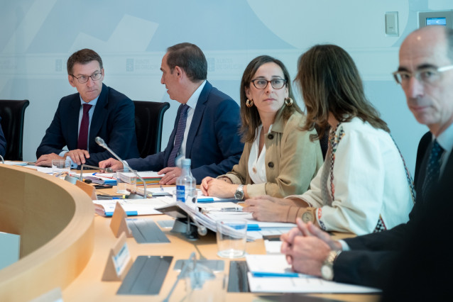 El presidente del Gobierno gallego, Alberto Núñez Feijóo, preside la reunión del Consello de la Xunta.
