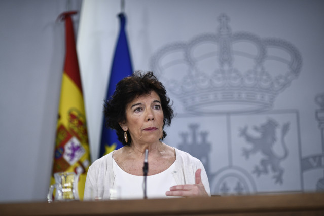 La ministra Portavoz, y de Educación y Formación Profesional en funciones, Isabel Celaá, comparece ante los medios de comunicación tras la reunión del Consejo de Ministros en Moncloa.