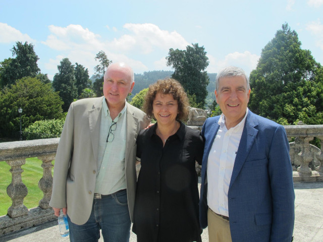Jorge Sobral Fernández, Iolanda Batalla y Juan Manuel Fernández en la clausura del primer curso de la Escuela de Verano del Poder Judicial
