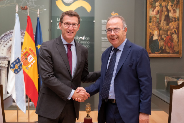 El presidente de la Xunta, Alberto Núñez Feijóo, se reúne con el alcalde de Santiago de Compostela, Xosé Sánchez Bugallo