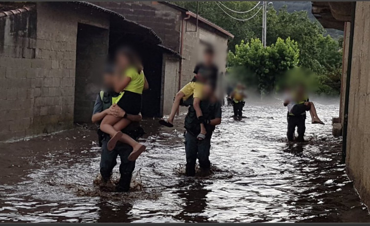 Las lluvias torrenciales obligan a rescatar a varias personas en Monterrei y Verín