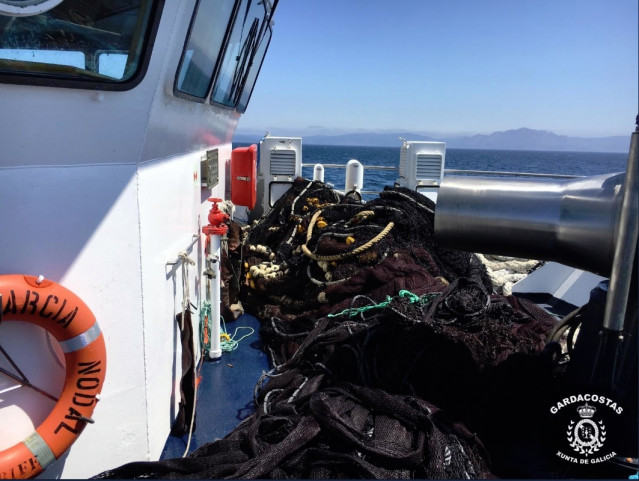 Aparejo del 'Sin Querer Dos' recuperado por Gardacostas