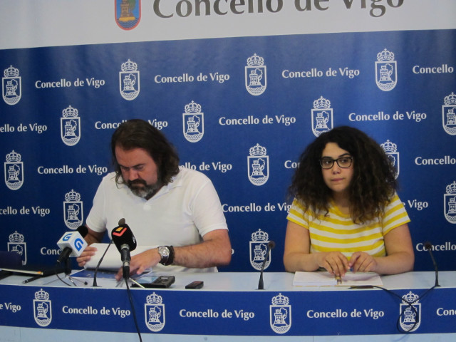 Los concejales de Marea de Vigo, Rubén Pérez y Oriana Méndez