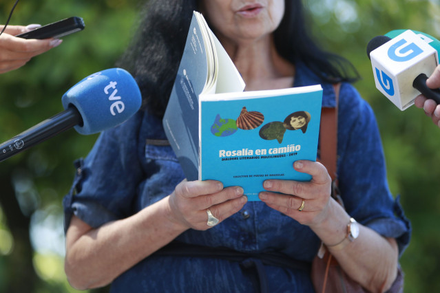 Presentación en Santiago de Rosalía No Camiño.