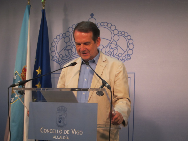El alcalde de Vigo y presidente de la Federación Española de Municipios y Provincias (Femp), Abel Caballero, este miércoles durante una rueda de prensa