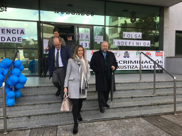 LARA MÉNDEZ Y XOSÉ LÓPEZ OROZCO EN EL JUZGADO