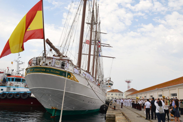 El buque-escuela Juan Sebastián El Cano en su llegada a Marín (Pontevedra) para la entrega de Reales Despachos en su 91º crucero de instrucción.